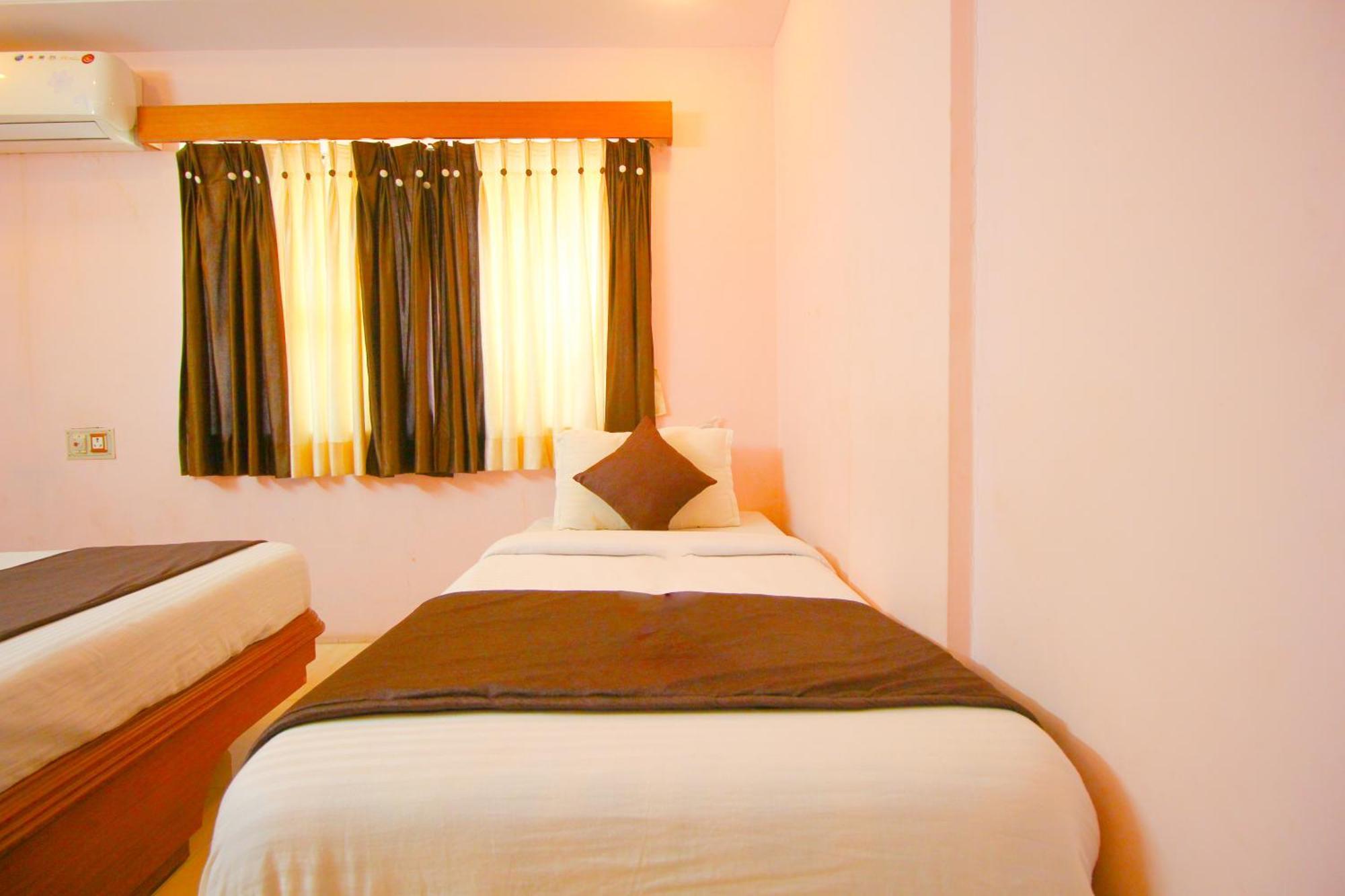 Hotel Upasana Rajkot Exterior photo