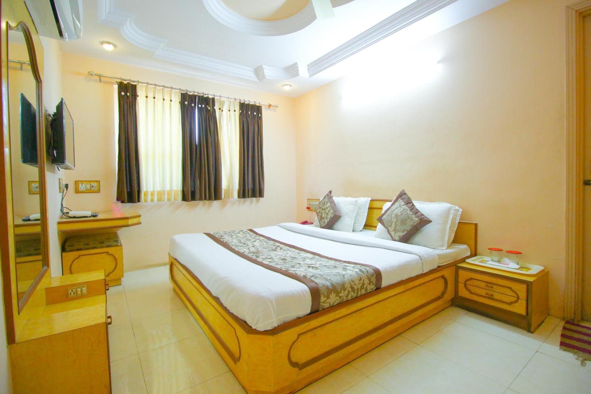 Hotel Upasana Rajkot Exterior photo