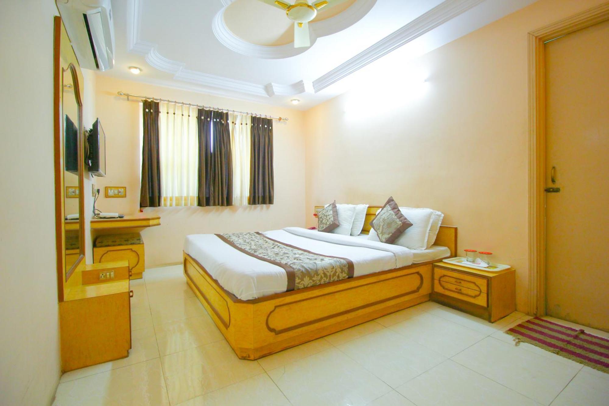 Hotel Upasana Rajkot Exterior photo