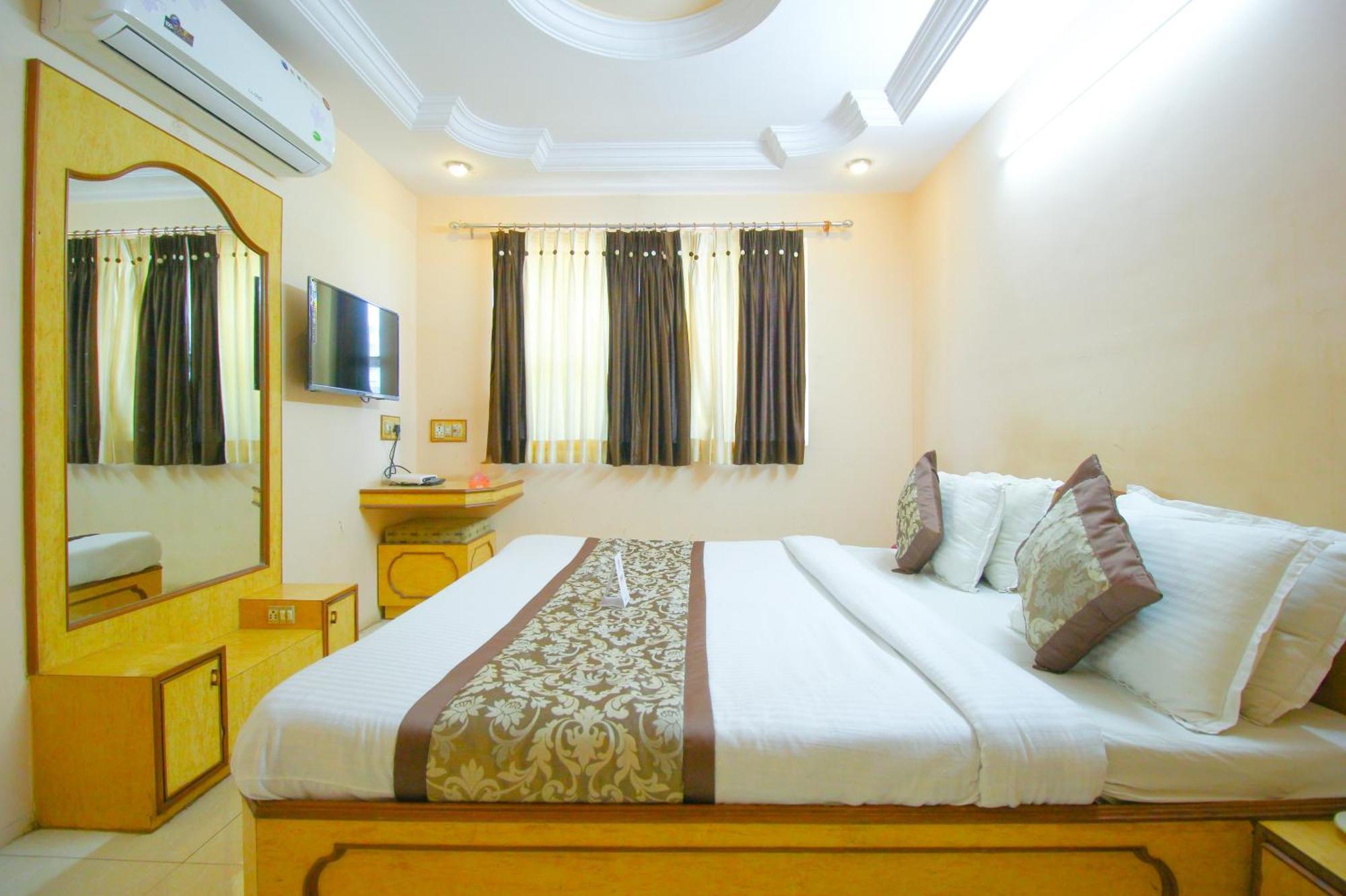 Hotel Upasana Rajkot Exterior photo