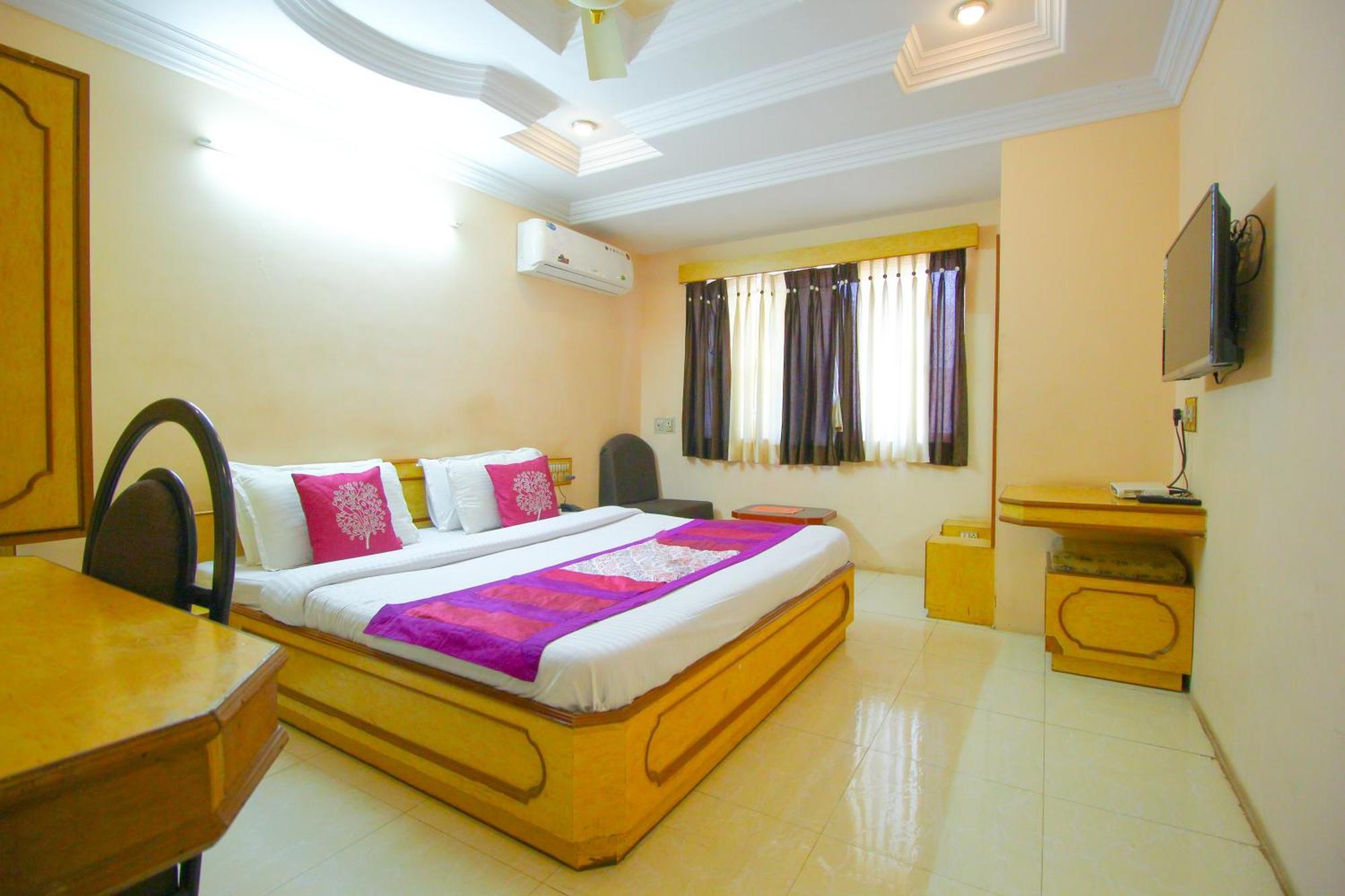 Hotel Upasana Rajkot Exterior photo