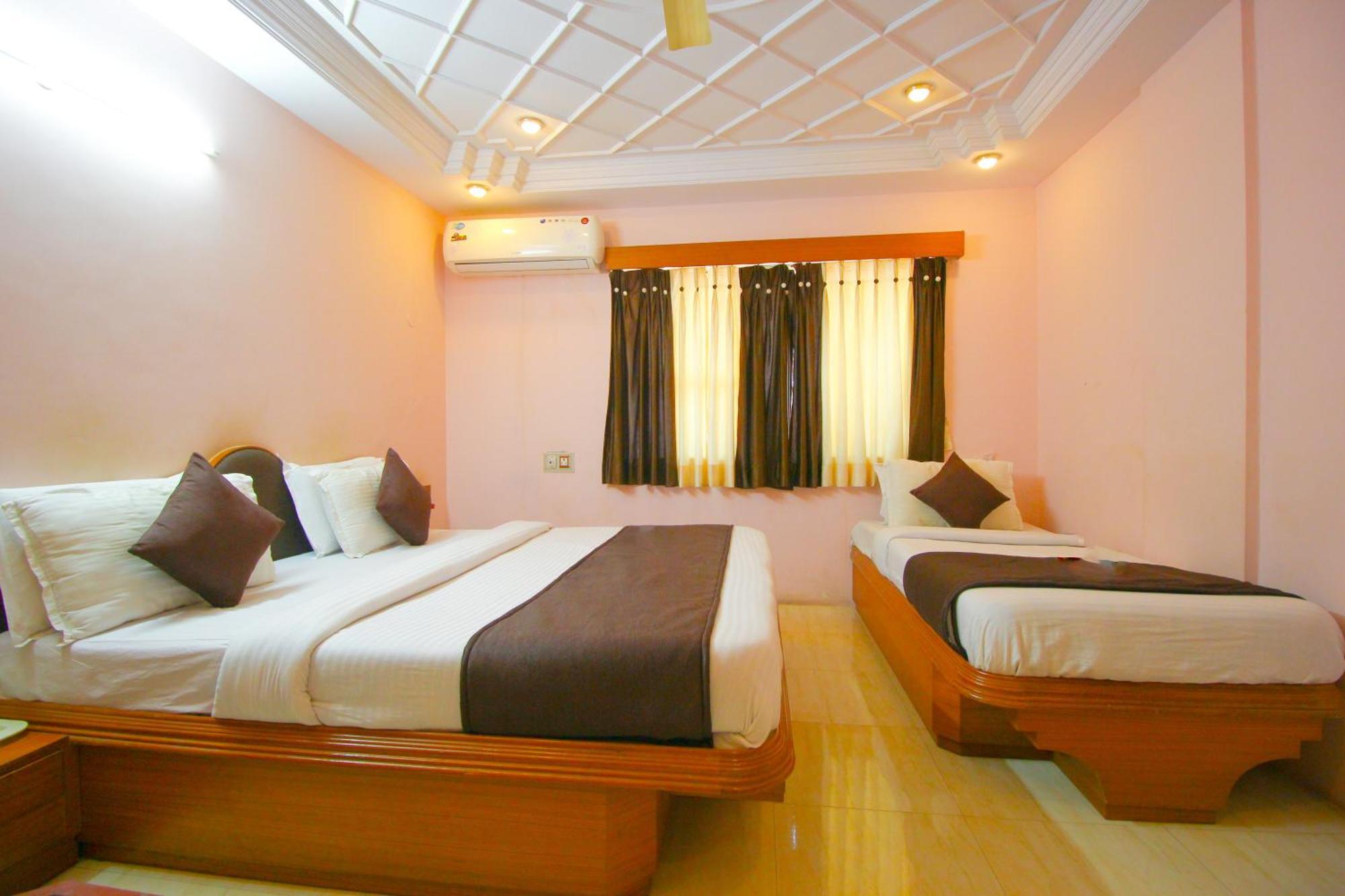 Hotel Upasana Rajkot Exterior photo