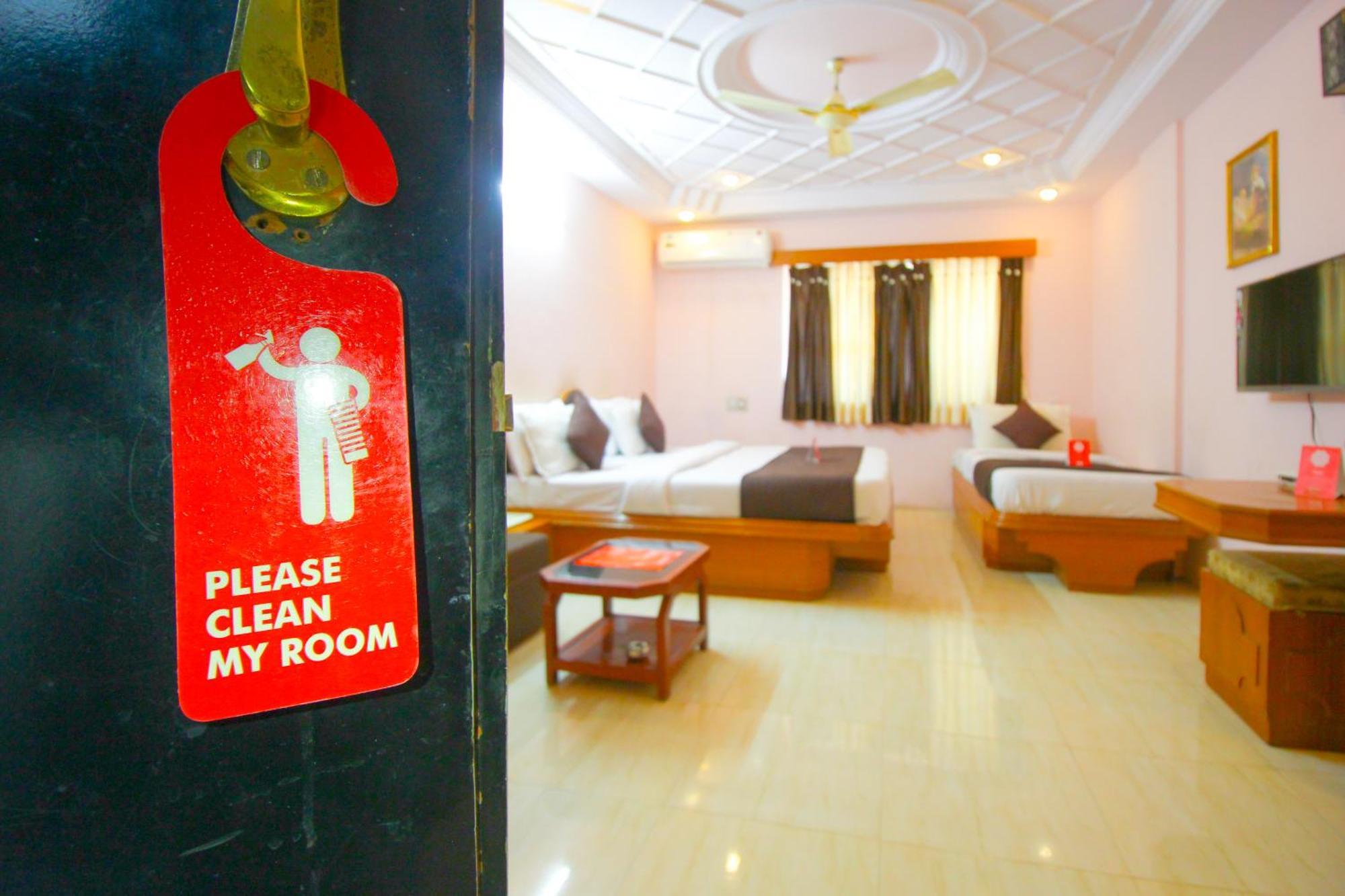 Hotel Upasana Rajkot Exterior photo