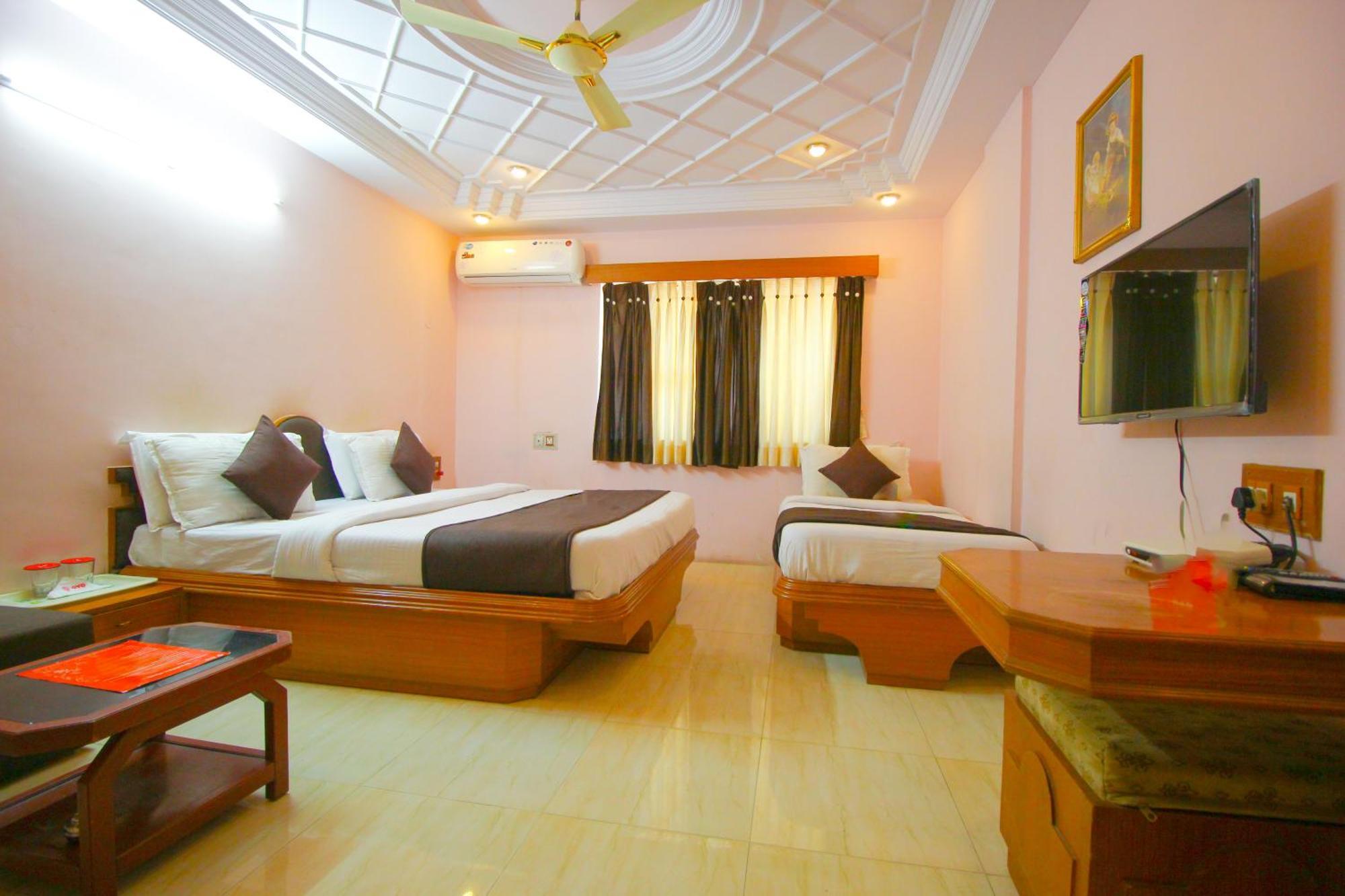 Hotel Upasana Rajkot Exterior photo