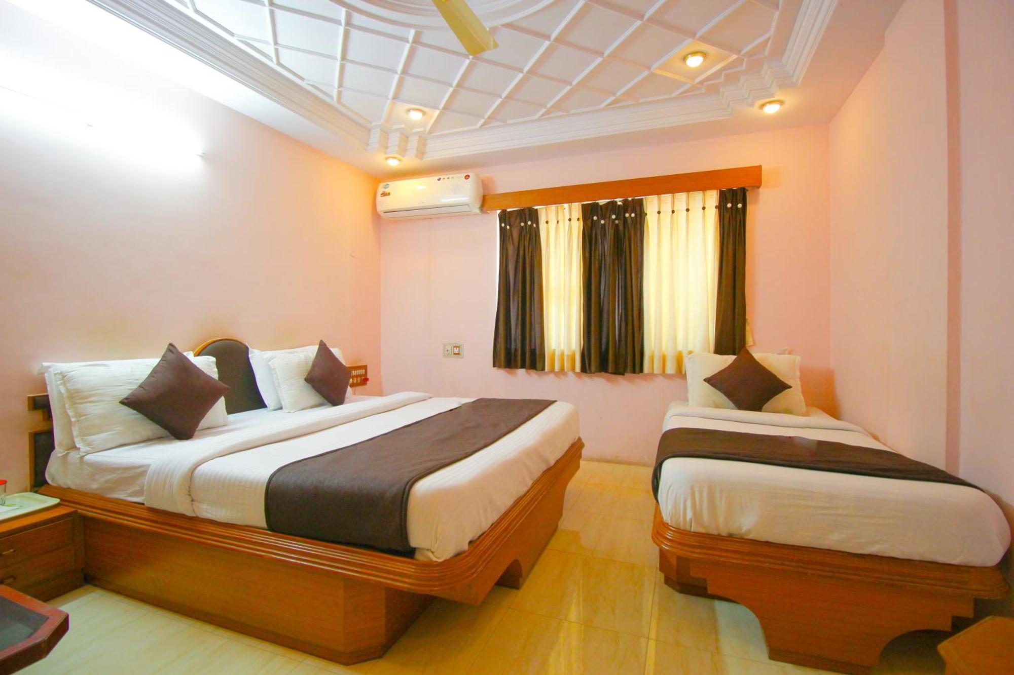 Hotel Upasana Rajkot Exterior photo
