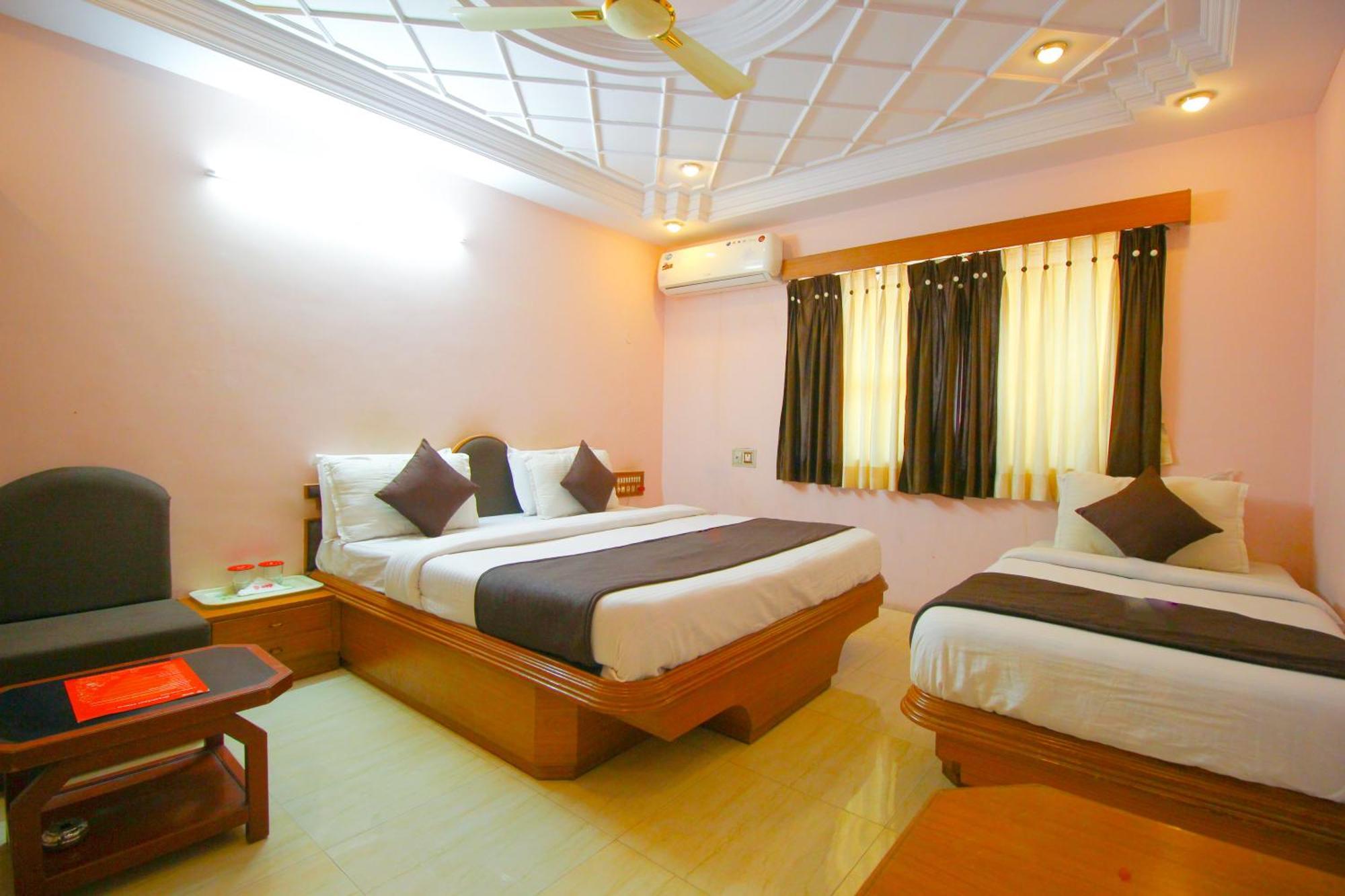 Hotel Upasana Rajkot Exterior photo