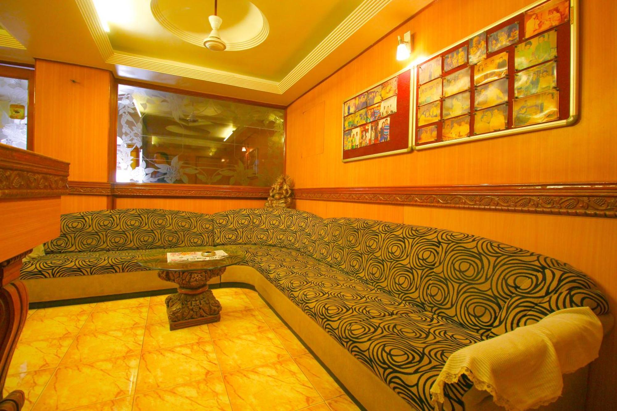 Hotel Upasana Rajkot Exterior photo